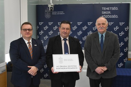 Együttműködés az Óbudai és a Széchenyi között két újabb technikusi képzésben